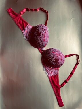 NEW Victoria’s Secret red Lace Trim Push-Up Bra - 34B With rhinestones